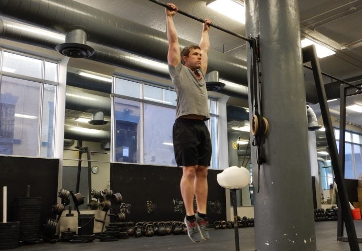 Can you hang from a bar? You can train this to improve grip strength